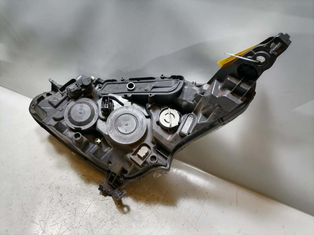 Peugeot 208 original Scheinwerfer vorn rechts Halogen Facelift Bj.2015